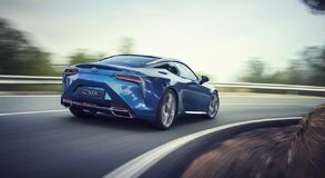 A TERMÉSZETES FÉNY JÁTÉKA: EGYEDI FÉNYEZÉST KAPOTT A LEXUS SZUPERSPORT KUPÉJA